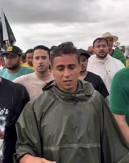 Raio atinge ato convocado por Nikolas Ferreira em Brasília e deixa feridos