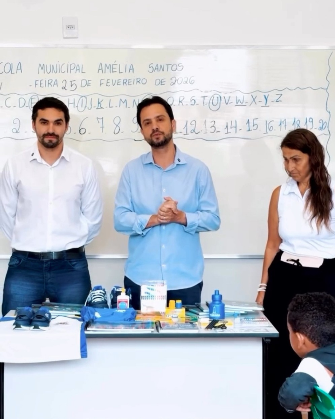 Município investe R$ 4 milhões na distribuição de kits escolares e uniformes para a rede municipal