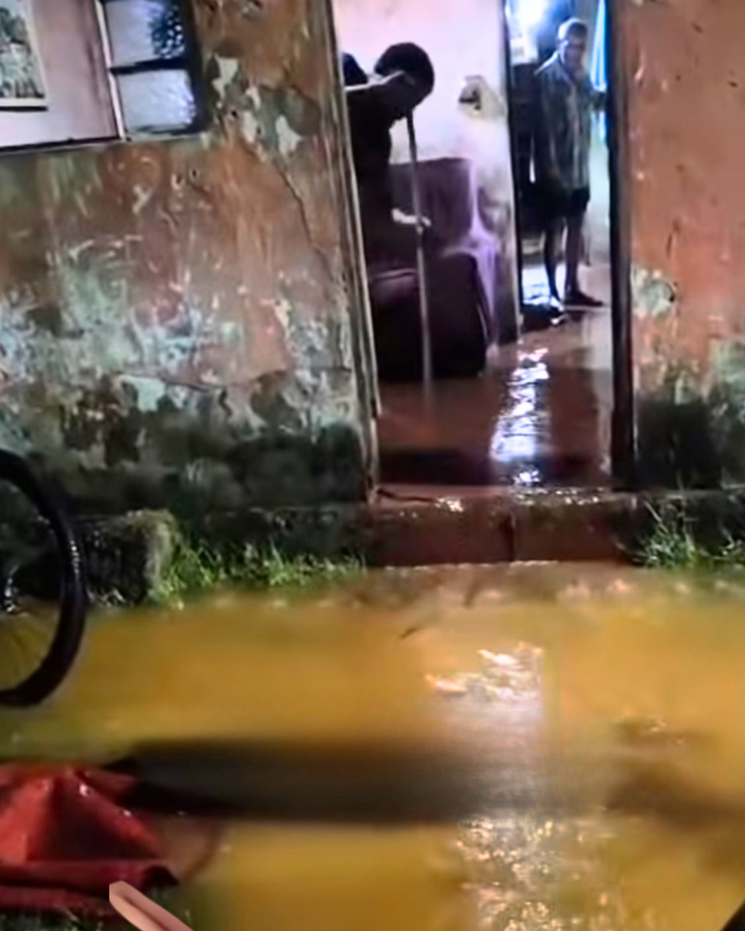 Chuva intensa na madrugada provoca alagamentos em Santa Rita Durão