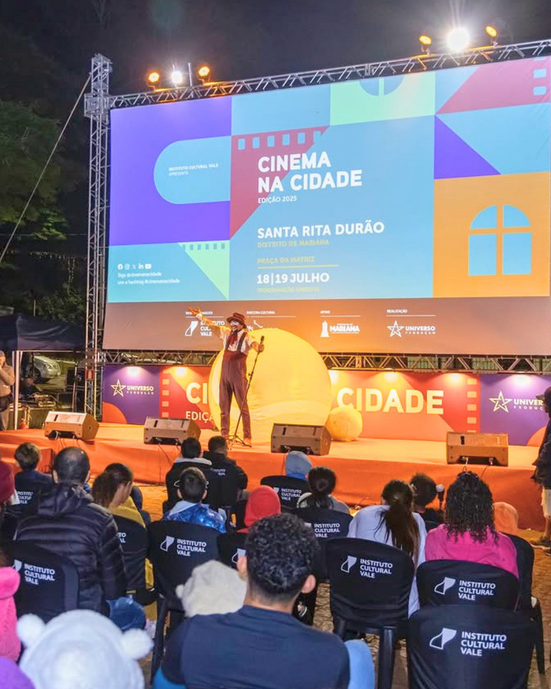 Programação cultural ocupa Santa Rita Durão com cinema ao ar livre e atrações gratuitas