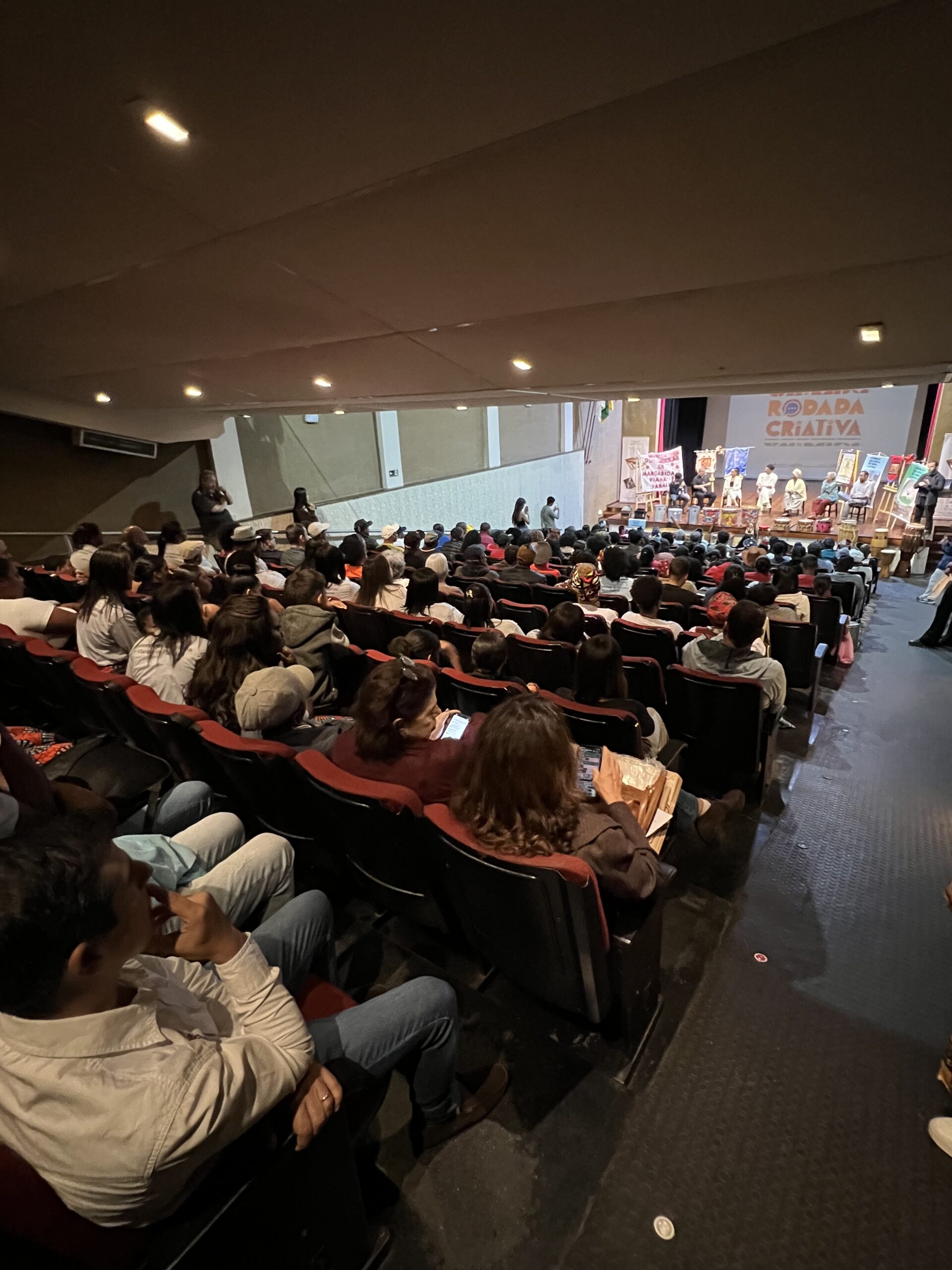 Cineteatro recebe grande público na estreia da Rodada Criativa