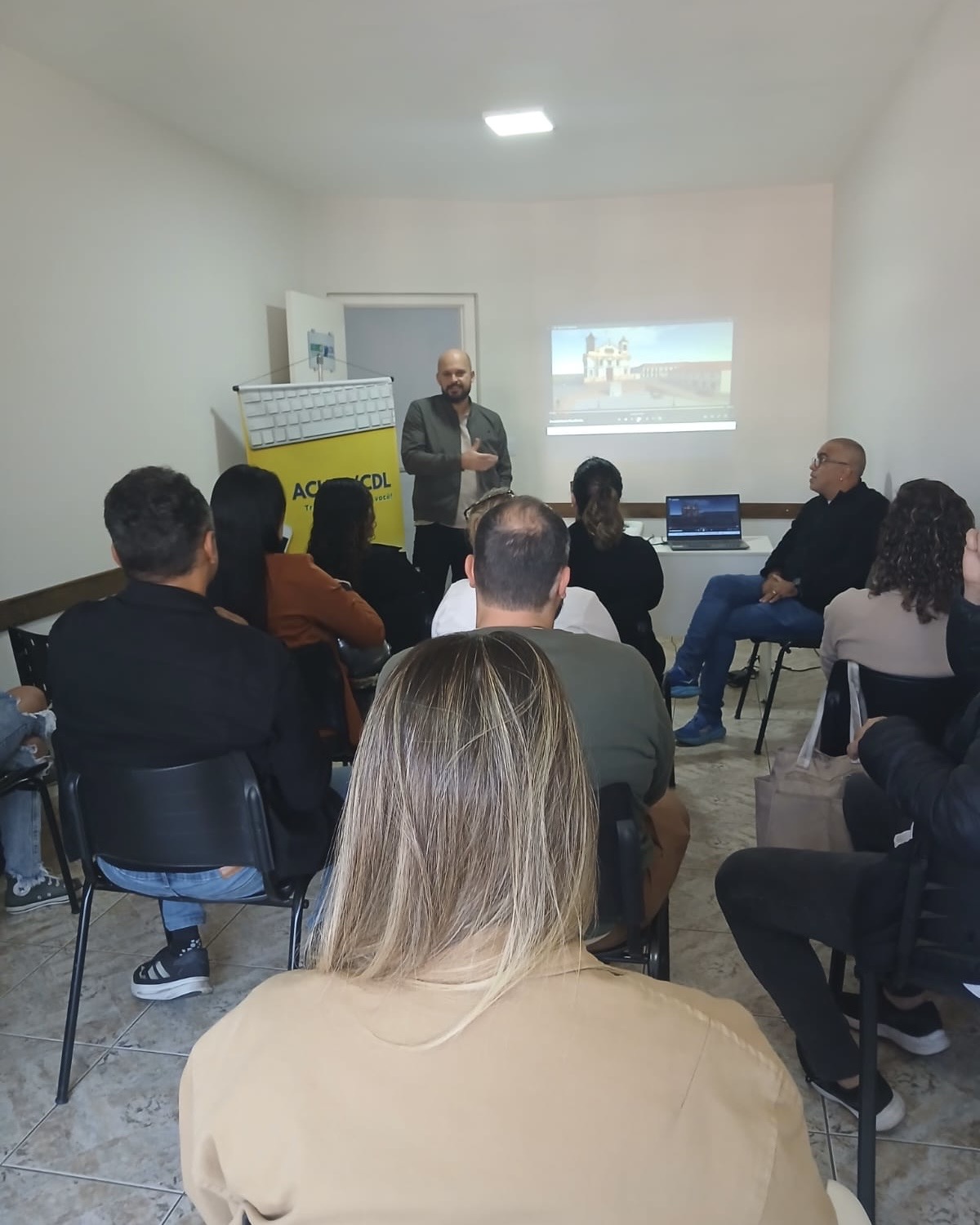 Comerciantes e Prefeitura planejam ação para movimentar a Rua Direita