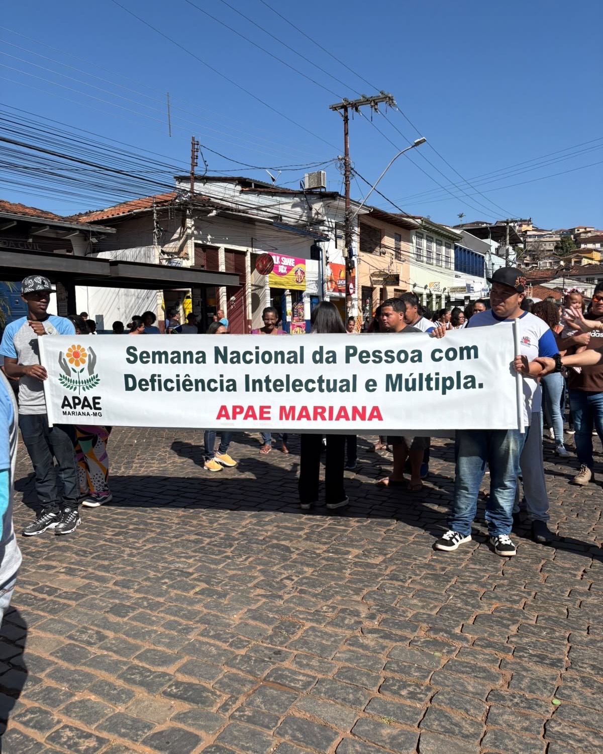 Passeata pela inclusão abre semana da pessoa com deficiência em Mariana