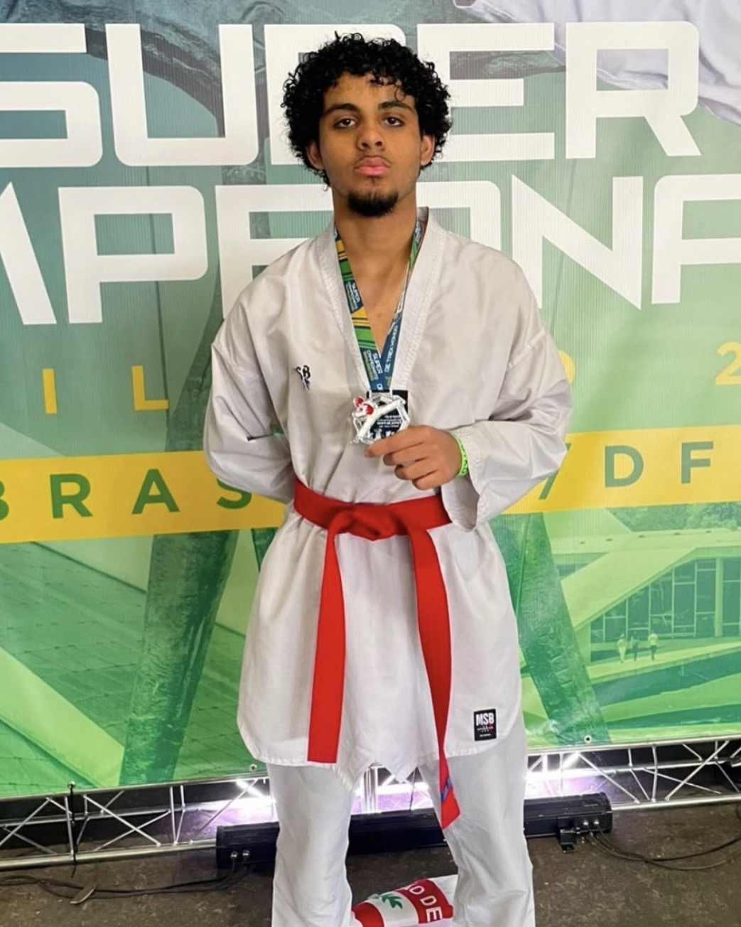 Atleta de Mariana conquista prata no Brasileiro de Taekwondo